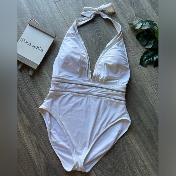 Gottex Finesse Halter One Piece Swimsuit in White. Size 10 - Picture 6 of 14